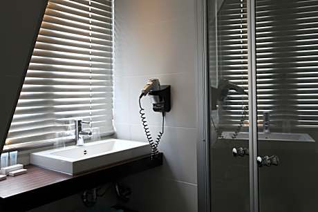 Cozy Comfort Double Room with Lake View