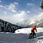 Private Hot Tub Ski In Ski Out Sleeps 9