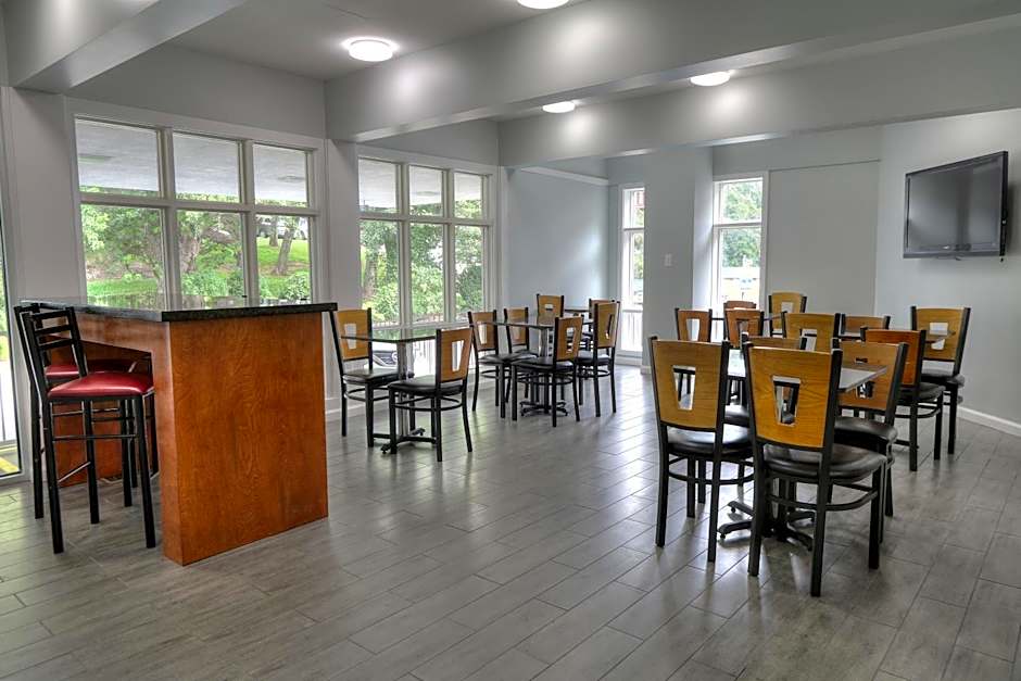 Gatlinburg River Inn