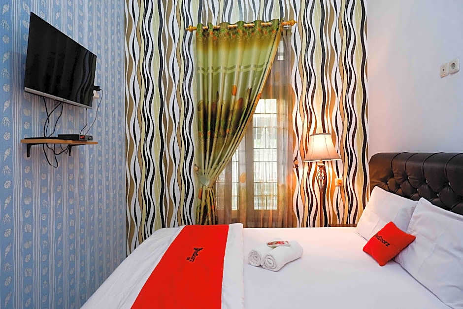 RedDoorz Syariah near RS Mitra Siaga