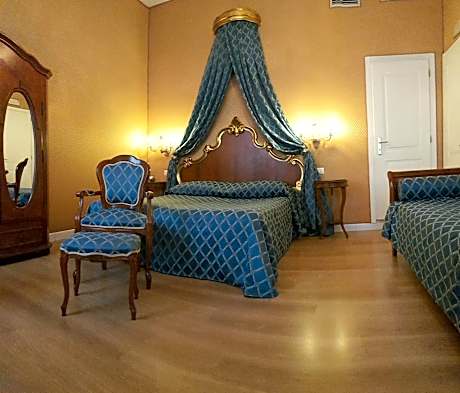 Junior Suite with Canal View