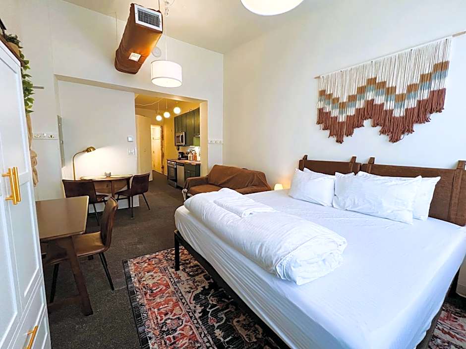 Photo 1 of 1 of Studio 1 King Bed with Sofabed Apartment, City View, Annex Building