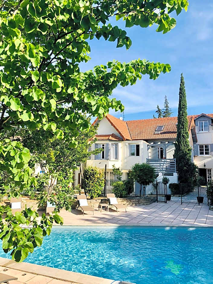 Logis Hotel Le Blason de Provence