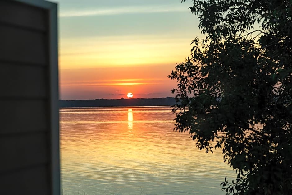 LAKE HOUSE Naka Cave