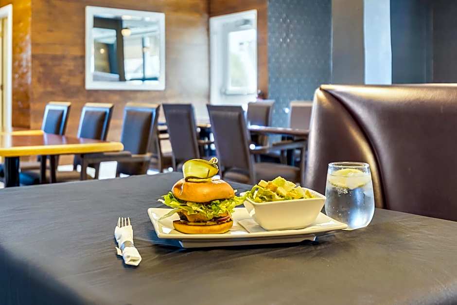 Days Inn by Wyndham Sylvan Lake