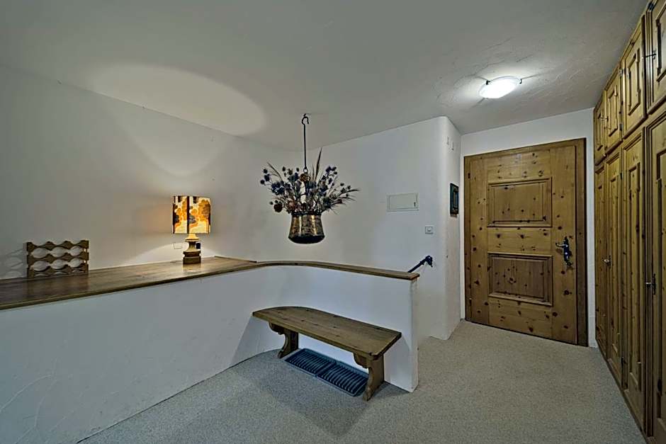 Chesa Tussilago - La Punt-Chamues-ch