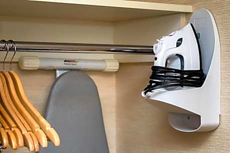 King Suite - Non-Smoking