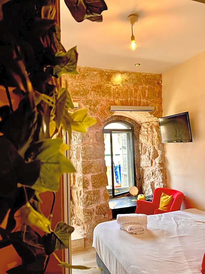 Jerusalem apartment center