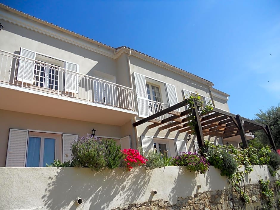 A l'ombre du clocher