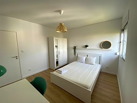 Carcavelos Beach Shared Serviced Apartment 24