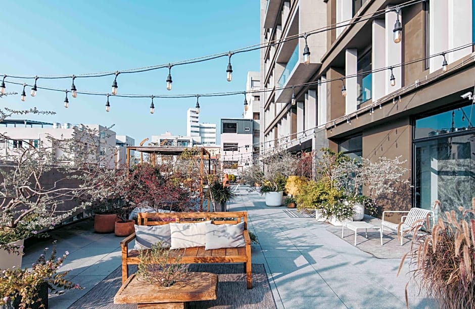 U.I.J Hotel&Hostel (UIJ)