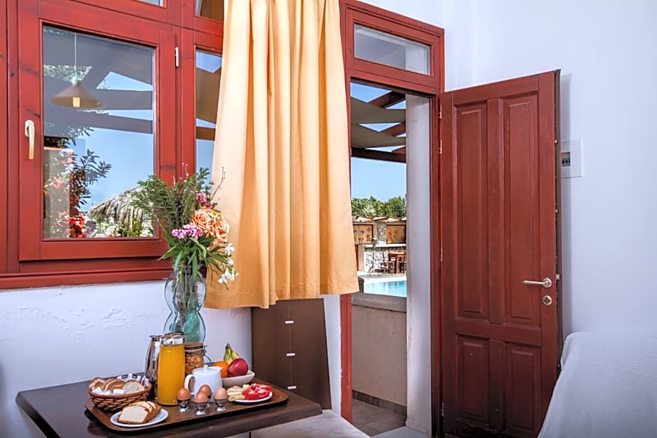 Birds Villa Apartments with Heated Pool - Including Car and Breakfast