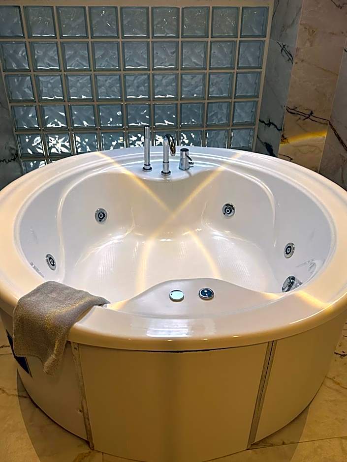 Belle Athenes - Luxury Rooms at Monastiraki Railway Station