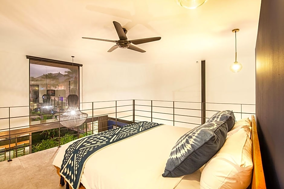 Contemporary Loft 200m From Canggu Shoreline