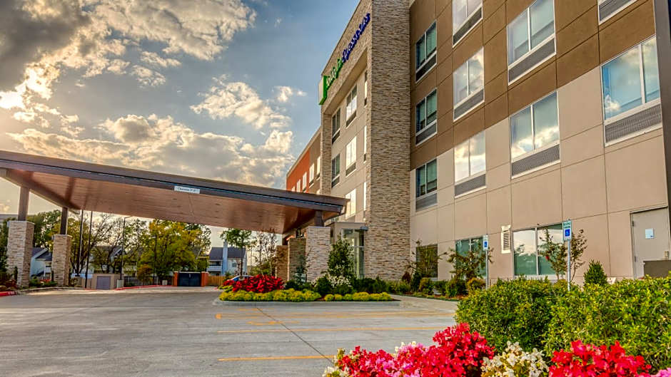 Holiday Inn Express & Suites Tulsa Midtown By IHG