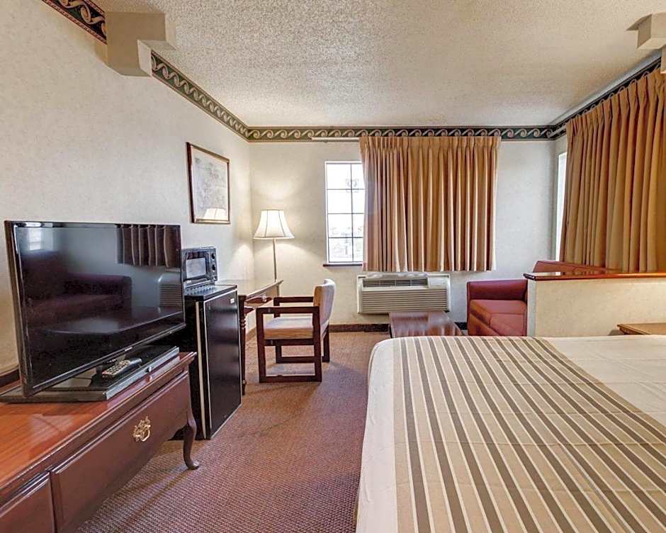 Econo Lodge Inn & Suites El Paso