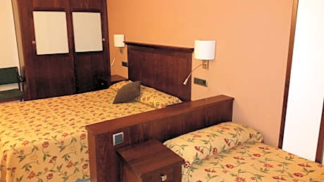 Family Room (2 Adults + 1 Child)