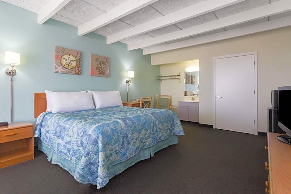 Days Inn & Suites by Wyndham Jekyll Island