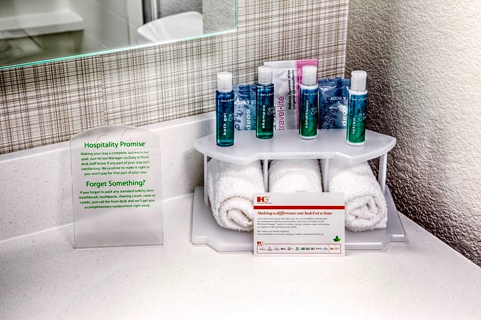Holiday Inn Express & Suites Cleveland/Westlake By IHG