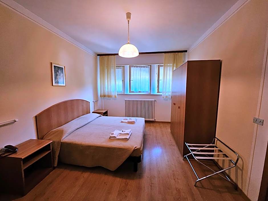 Photo 1 of 4 of Double Room