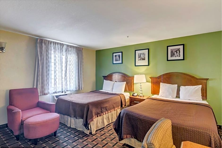 Travelodge by Wyndham Savannah Midtown