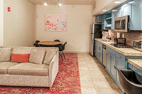 Riverside 2 Queen Hearing Accessible