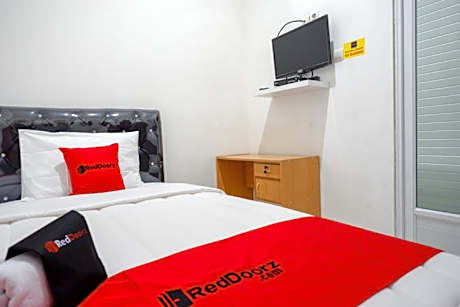 Single Bed in Mixed Dormitory Room