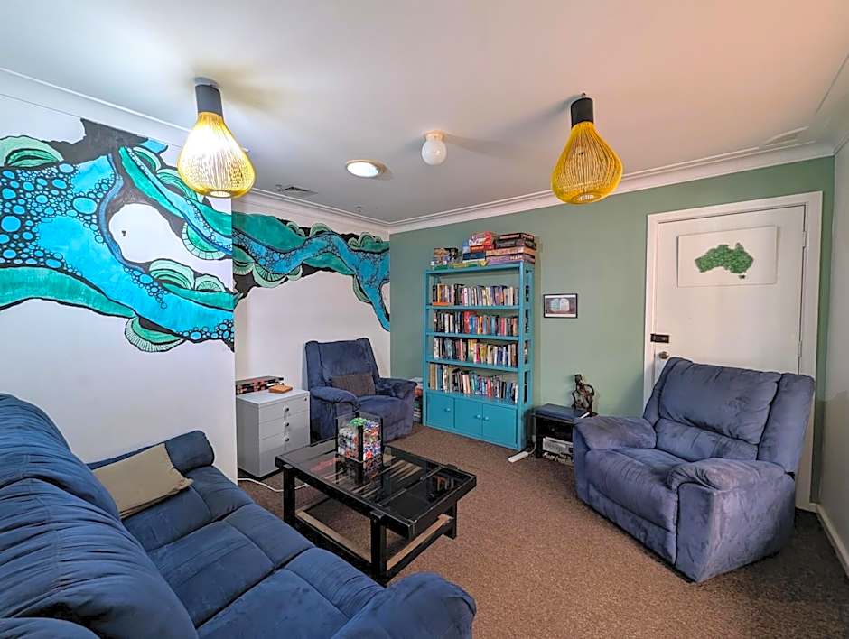 Ozzie Pozzie Backpackers