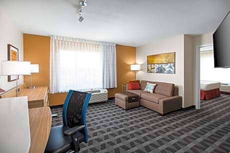 One-Bedroom Corner Large Queen Suite with Sofa Bed - Hearing Accessible