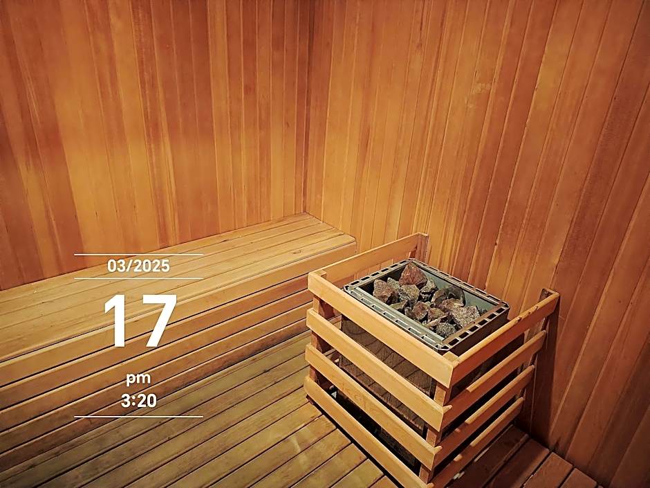 The Straits Hotel & Suites