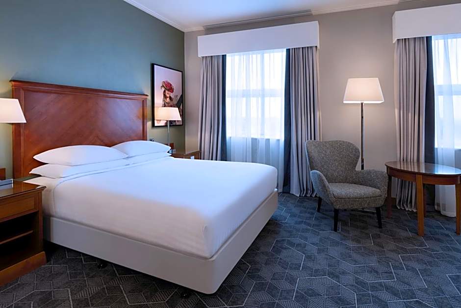 Photo 1 of 7 of Deluxe 1 Queen Bed