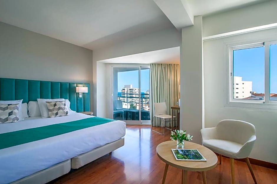 Photo 1 of 12 of Junior Suite, Balcony