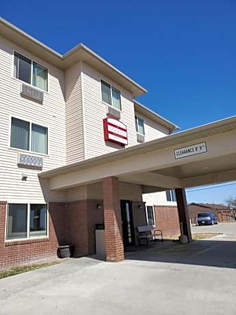 The Edgewood Hotel and Suites