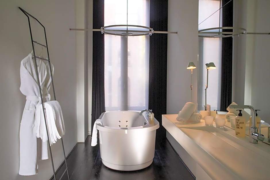 Suites Feek – Antwerp, DC