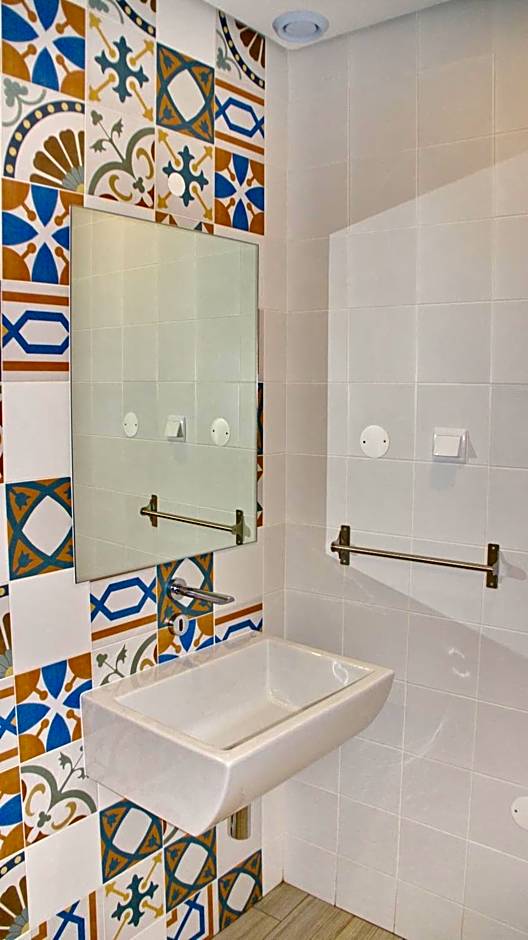 Topcity Hostel & Suites