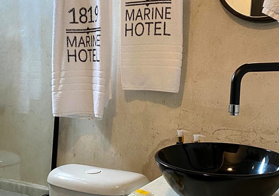 1819 Marine Hotel