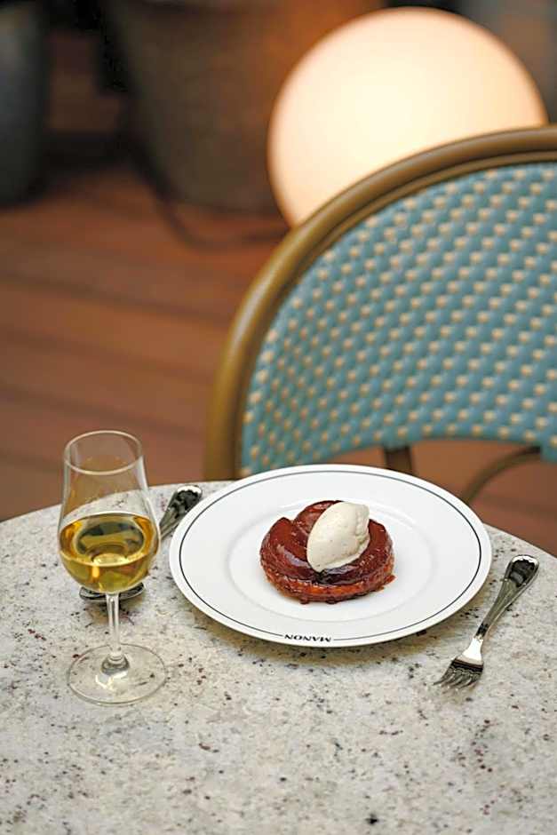 Roomers Berlin Steinplatz, Autograph Collection