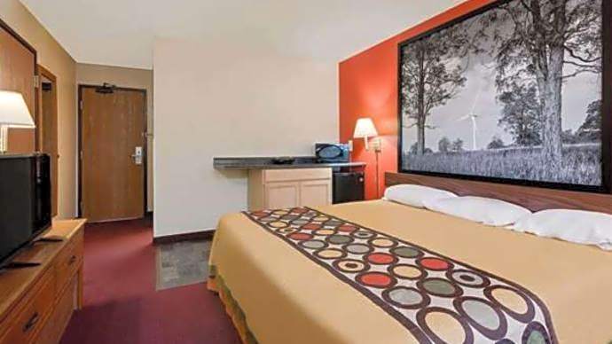 Hillside Inn & Suite