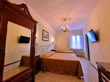 Triple Room with City View
