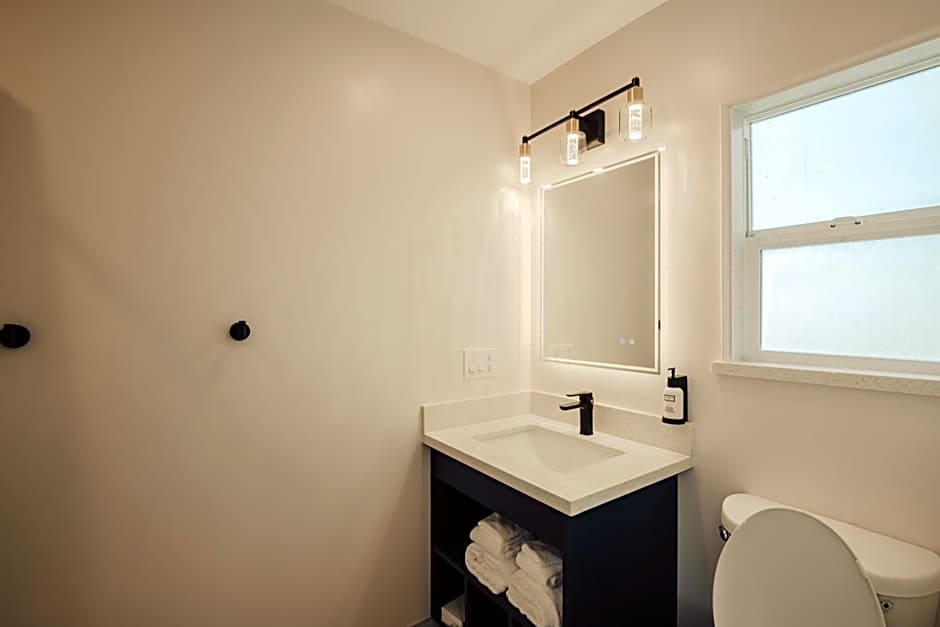 Blufftop Inn & Suites - Wharf/Restaurant District