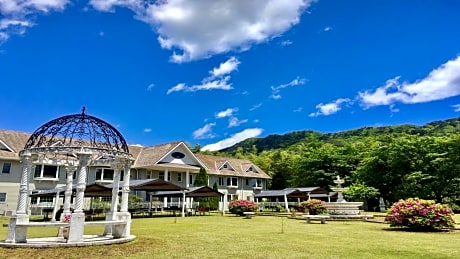 Condominium Square Hills