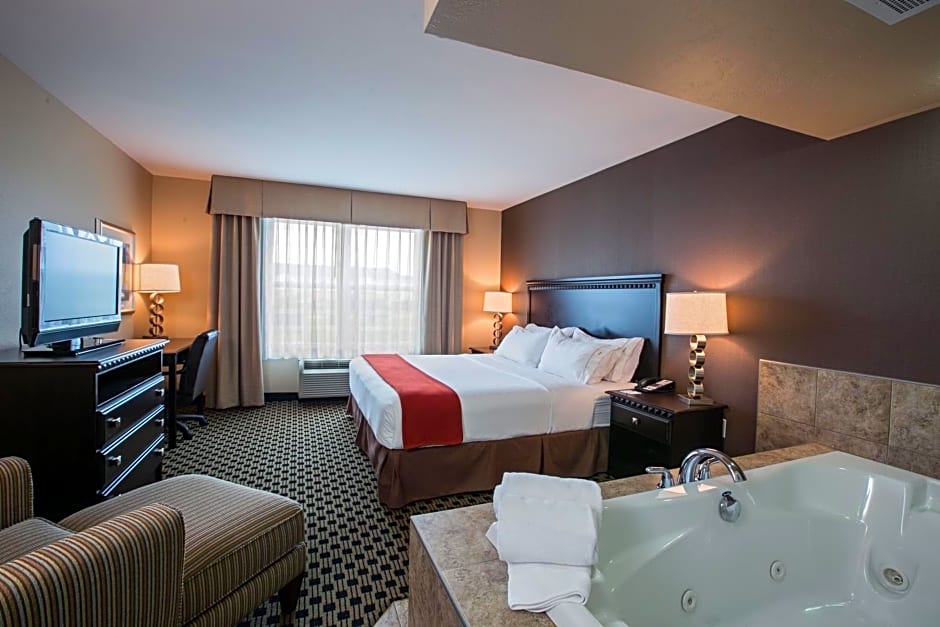Holiday Inn Express & Suites - Green Bay East