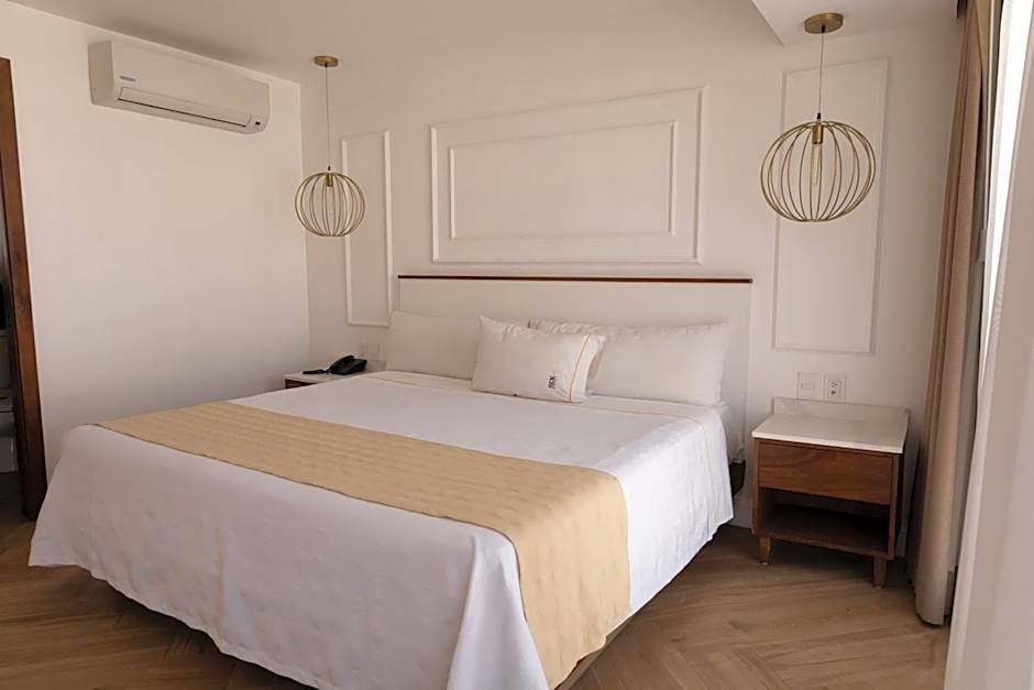 Six Hotel Guadalajara Degollado