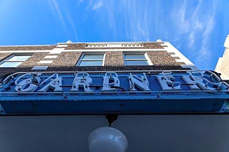 Gardner Hotel & Hostel