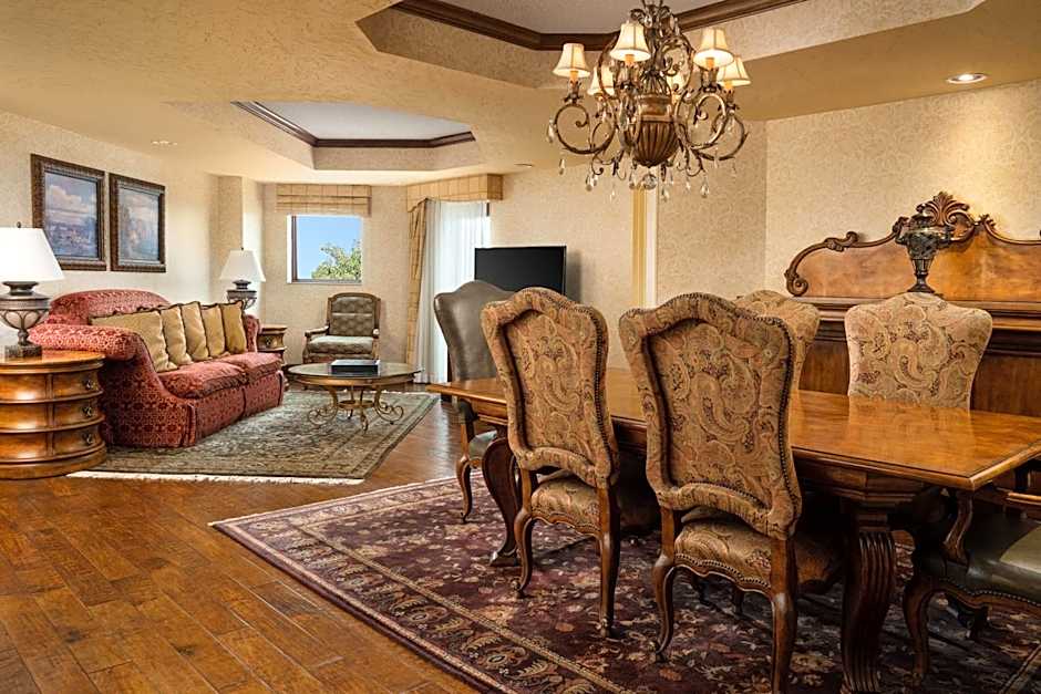 Renaissance by Marriott Tulsa Hotel & Convention Center