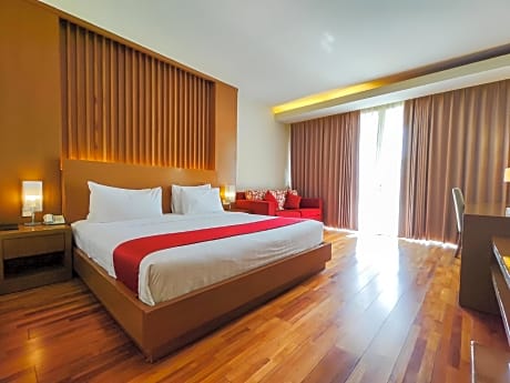 Junior Suite with Pool View