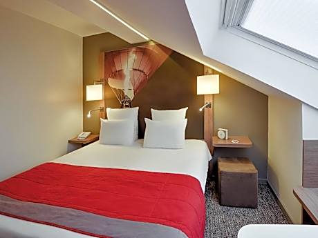 Superior Room with One Double Bed and One Single Bed - Balcony