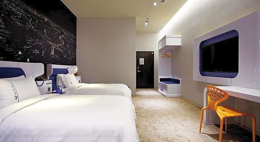 Airline Inn Taichung Green Park Way