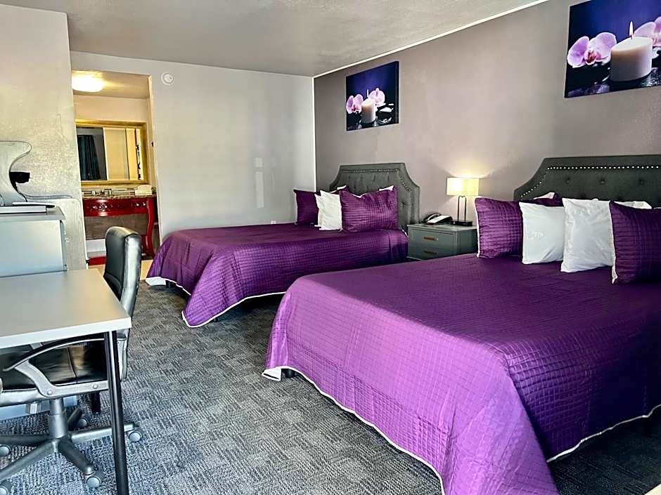 R Nite Star Inn and Suites -Home of the Cowboys & Rangers