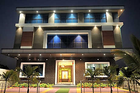 Vakratunda Executive